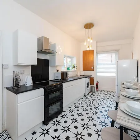 Free Parking 2 Beds Well Equipped Close To River Thames Reading Exterior photo