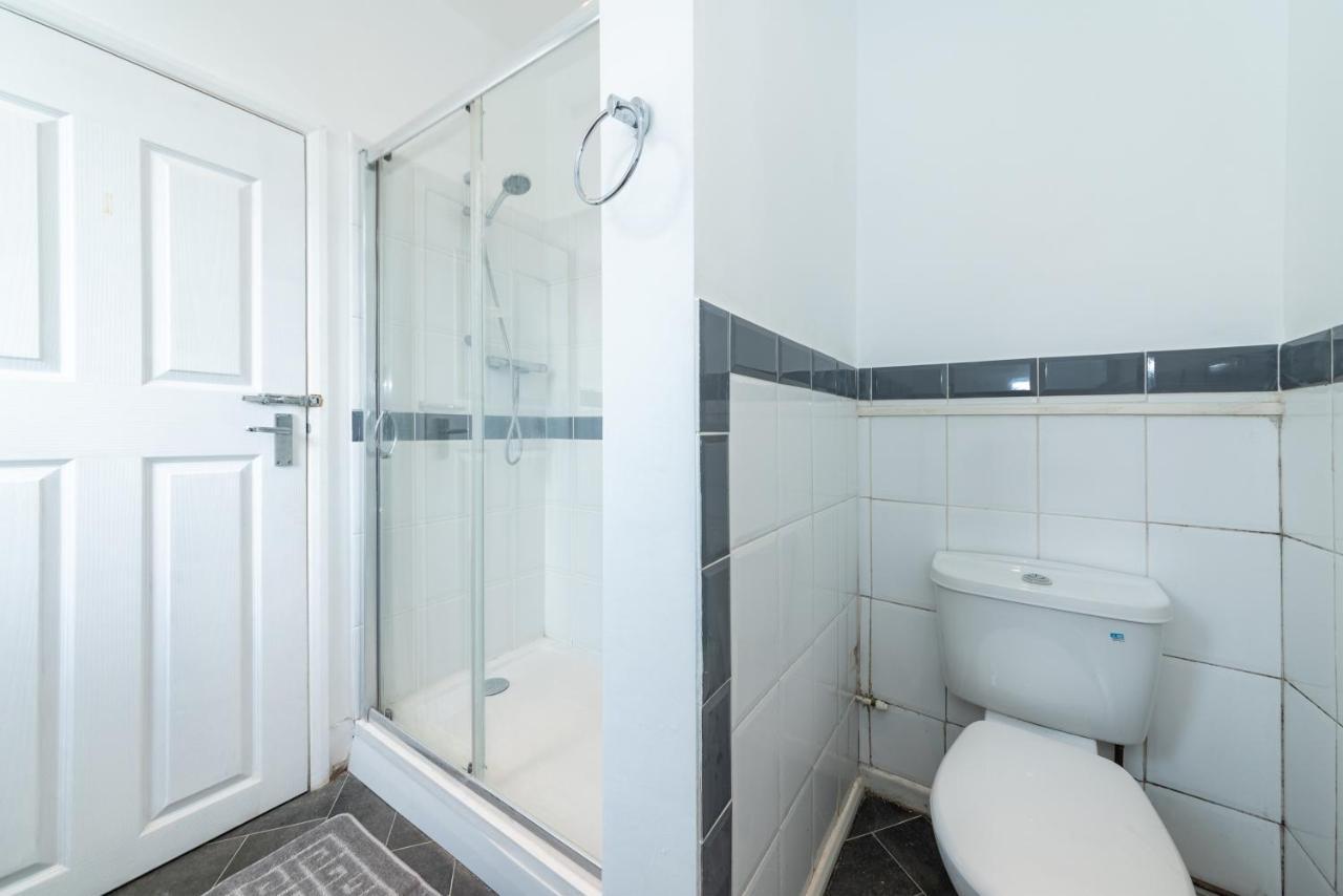 Free Parking 2 Beds Well Equipped Close To River Thames Apartment *