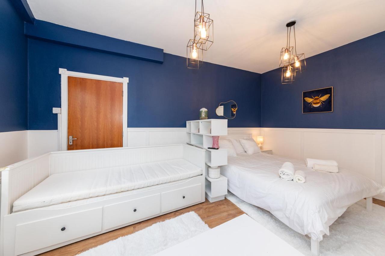Free Parking 2 Beds Well Equipped Close To River Thames Apartment