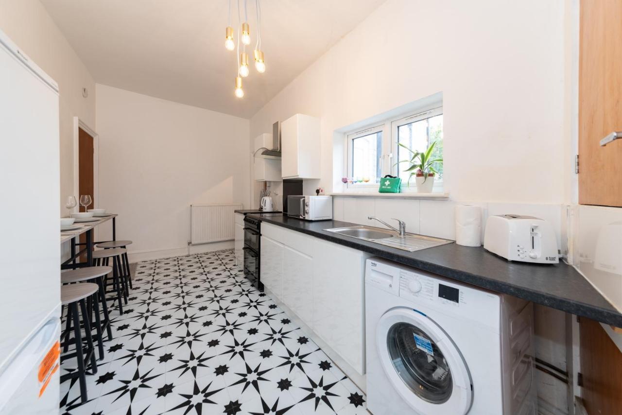 Free Parking 2 Beds Well Equipped Close To River Thames Reading