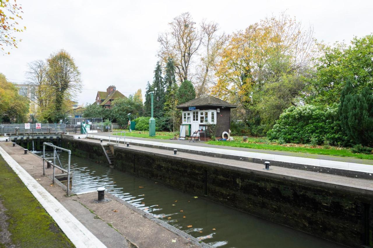 Free Parking 2 Beds Well Equipped Close To River Thames Apartment Reading